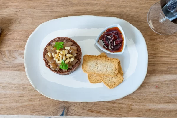 Timbal de Morcilla con Cebolla Caramelizada y Piñones - Imagen 2