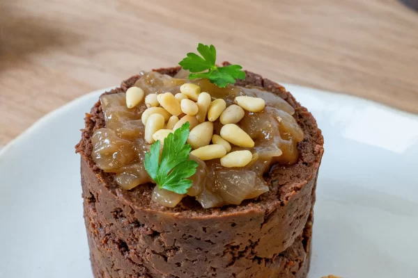 Timbal de Morcilla con Cebolla Caramelizada y Piñones - Imagen 3