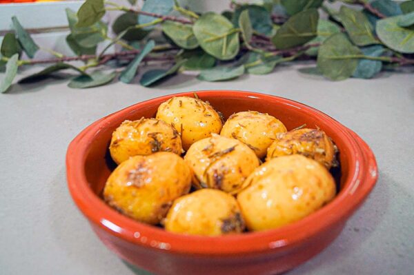Patatas baby asadas con aroma de monte y AOVE Esencia Familiar - Imagen 2