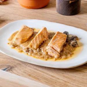 Salmón en salsa de boletus