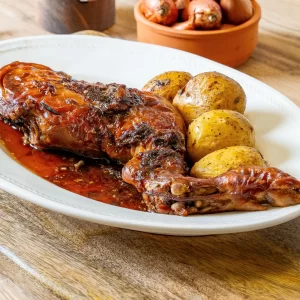 Pack pierna de cochinillo lechal + patatas baby