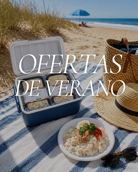 Nevera con comida en la playa verano