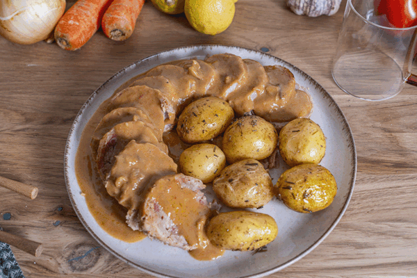 Solomillo relleno a baja temperatura con salsa de boletus y patatas baby - Imagen 4